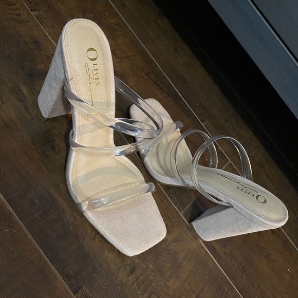 Heels - Picture 2 of 5